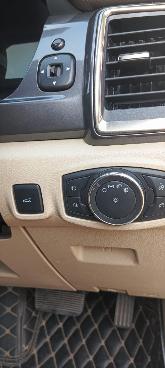 Second-hand 2017 Ford Endeavour 3.2 Titanium AT 4X4 for sale in New Delhi-18