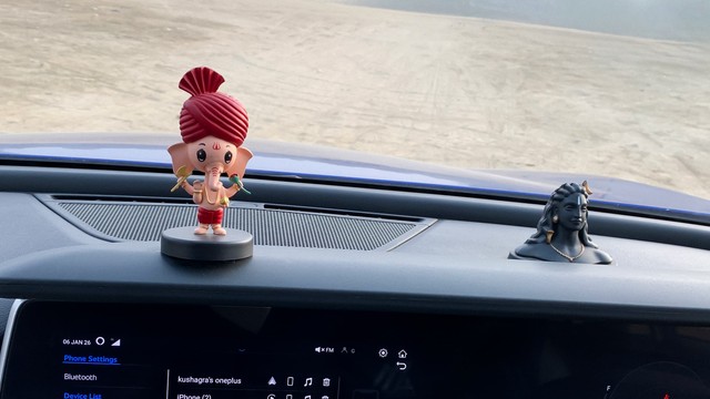 Second-hand 2023 Mahindra XUV700 AX7 7Str AT for sale in New Delhi-28