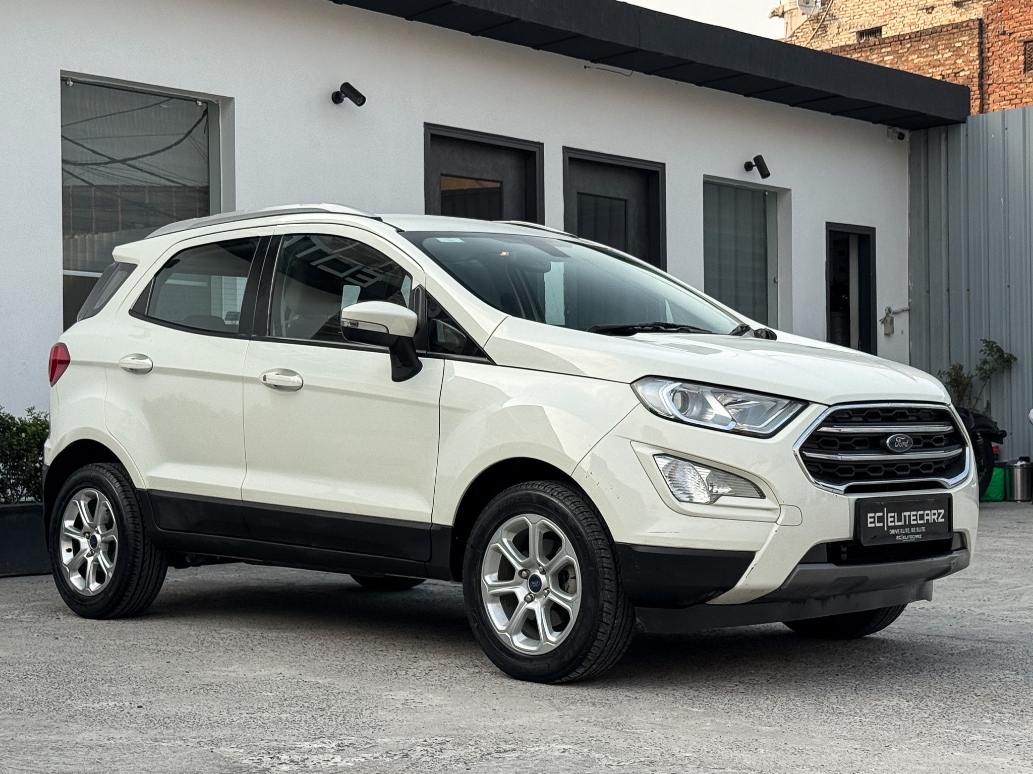 Buy Used Ford Ecosport 1.5 Petrol Titanium Plus AT of 2021 model @ 8 ...