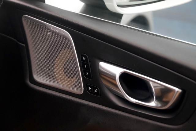 Second-hand 2018 Volvo XC60 Inscription D5 BSIV for sale in New Delhi-10