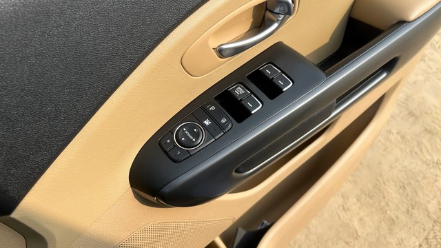 Second-hand 2021 Kia Carnival Premium for sale in New Delhi-5