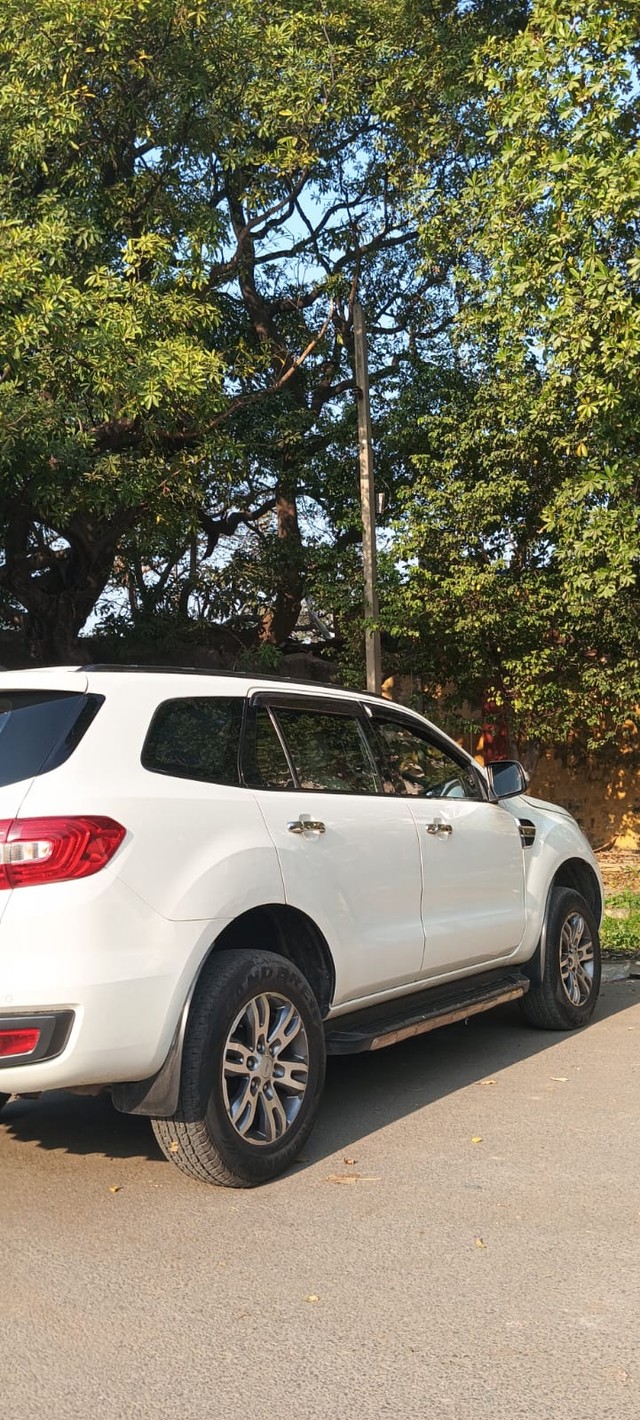 Ford Endeavour 3.2 Titanium AT 4X4 Second-hand 2017 Ford Endeavour 3.2 Titanium AT 4X4 for sale in New Delhi-2