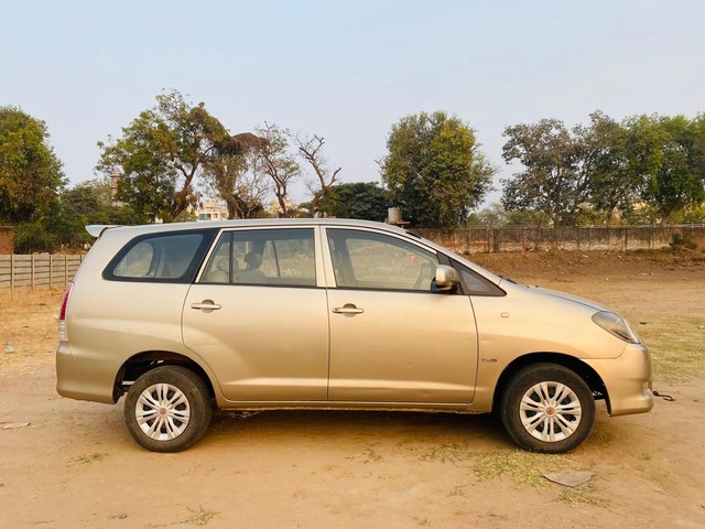Second-hand 2010 Toyota Innova 2.5 E for sale in Ahmedabad-1