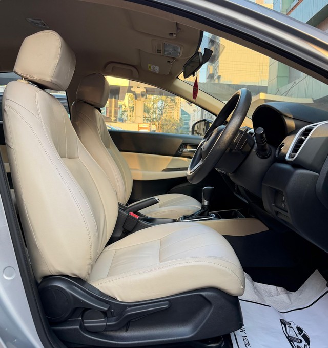 Second-hand 2021 Honda City V CVT for sale in Mumbai-9