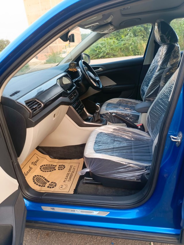 Second-hand 2023 Volkswagen Taigun 1.0 TSI Topline BSVI for sale in New Delhi-5