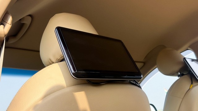 Second-hand 2021 Kia Carnival Premium for sale in New Delhi-30