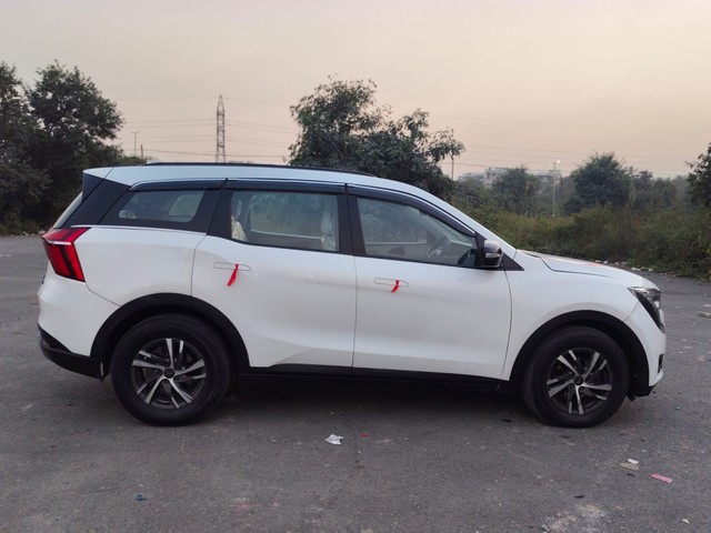Second-hand 2023 Mahindra XUV700 AX5 7 Str Diesel AT for sale in New Delhi-10