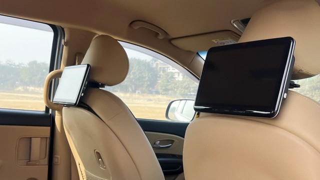 Second-hand 2021 Kia Carnival Premium for sale in New Delhi-31