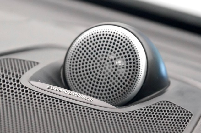 Second-hand 2018 Volvo XC60 Inscription D5 BSIV for sale in New Delhi-16