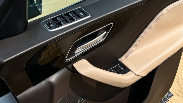 Jaguar F-Pace Prestige 2.0 AWD Second-hand 2019 Jaguar F-Pace Prestige 2.0 AWD for sale in New Delhi-24