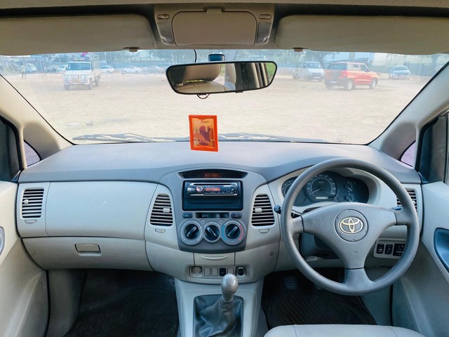 Second-hand 2010 Toyota Innova 2.5 E for sale in Ahmedabad-10