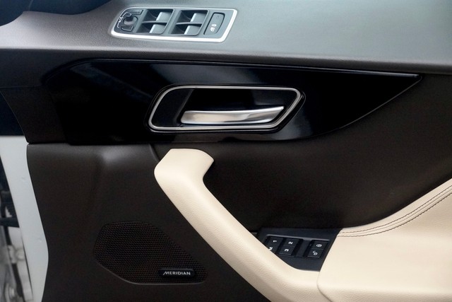 Second-hand 2019 Jaguar F-Pace Prestige 2.0 AWD for sale in New Delhi-9