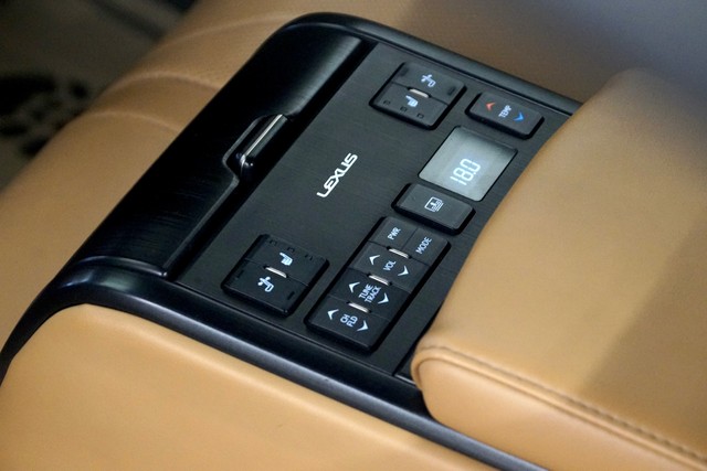 Second-hand 2019 Lexus ES 300h for sale in New Delhi-6