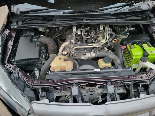 Second-hand 2017 Toyota Innova Crysta 2.4 VX MT BSIV for sale in Vadodara-5