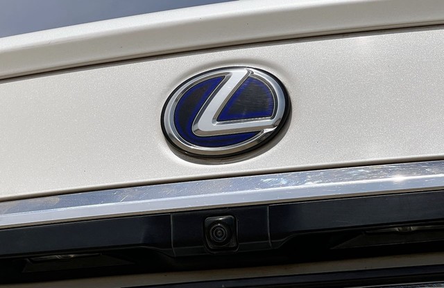 Second-hand 2019 Lexus ES 300h for sale in New Delhi-30