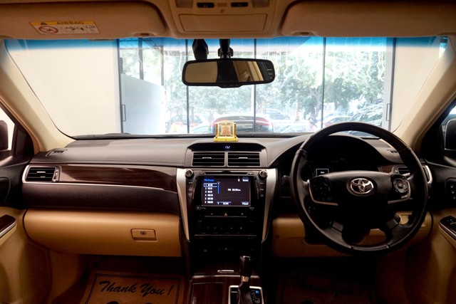 Second-hand 2017 Toyota Camry Hybrid for sale in New Delhi-9