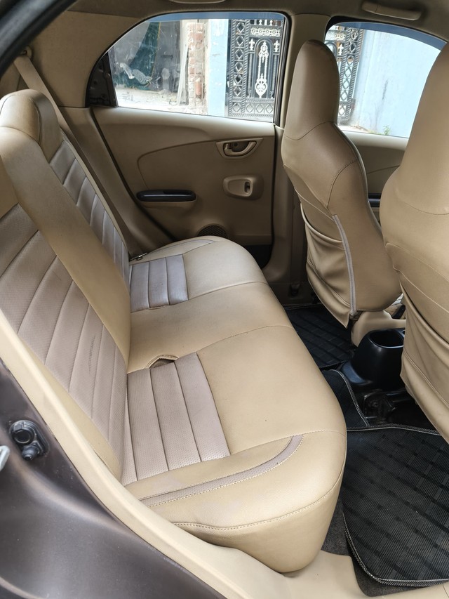 Second-hand 2013 Honda Brio S MT for sale in Indore-6