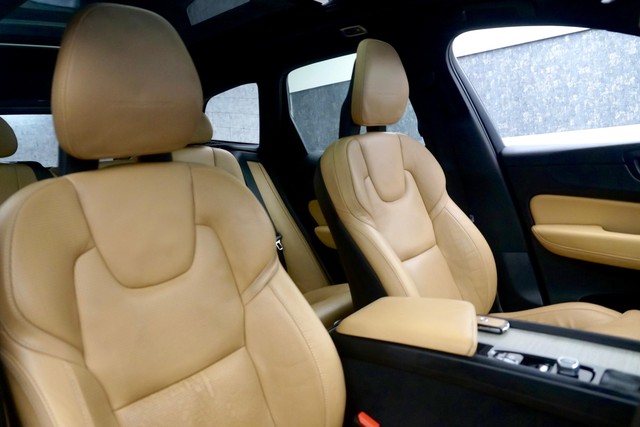 Second-hand 2018 Volvo XC60 Inscription D5 BSIV for sale in New Delhi-17