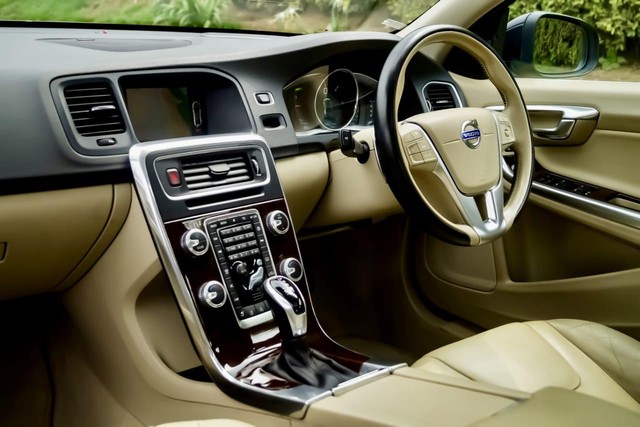 Volvo S60 D4 Momentum BSIV Second-hand 2018 Volvo S60 D4 Momentum BSIV for sale in New Delhi-11