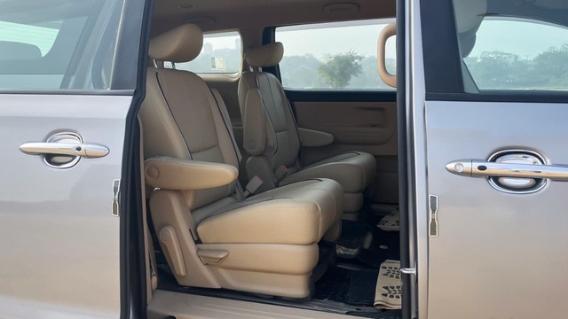 Second-hand 2021 Kia Carnival Premium for sale in New Delhi-11