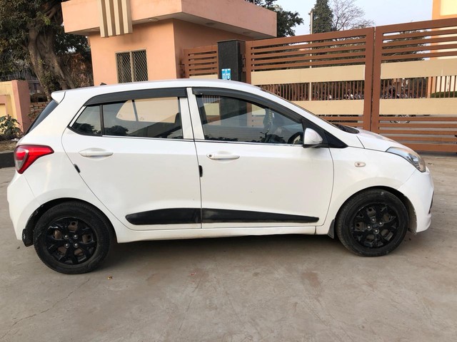 Second-hand 2015 Hyundai i10 Magna 1.1L for sale in Kanpur-1