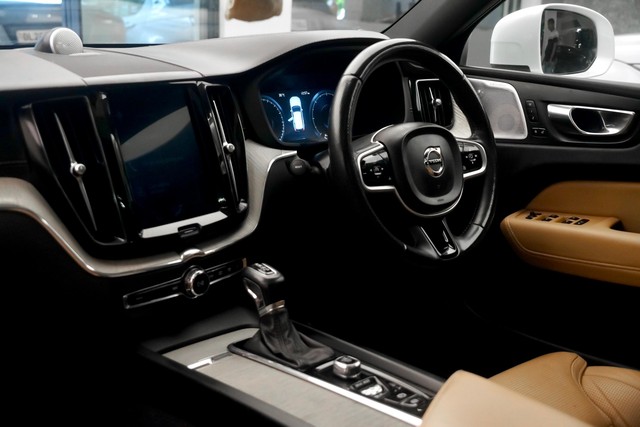 Second-hand 2018 Volvo XC60 Inscription D5 BSIV for sale in New Delhi-15