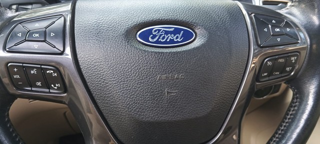 Ford Endeavour 3.2 Titanium AT 4X4 Second-hand 2017 Ford Endeavour 3.2 Titanium AT 4X4 for sale in New Delhi-24