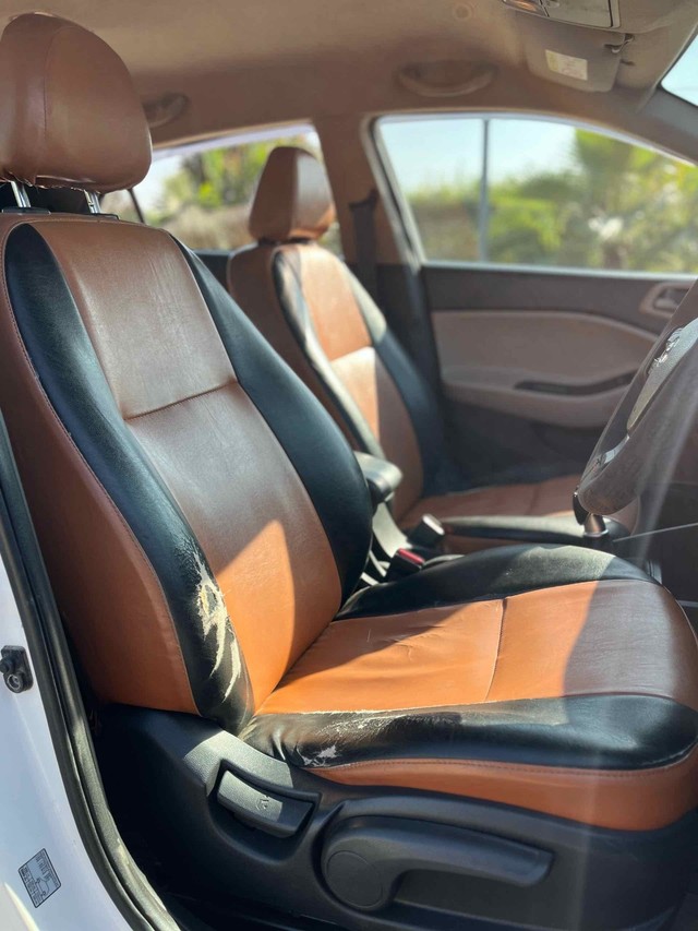 Second-hand 2017 Hyundai i20 Asta 1.4 CRDi for sale in Surat-3