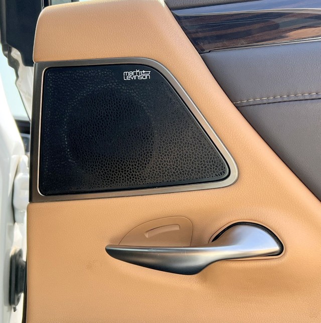 Second-hand 2019 Lexus ES 300h for sale in New Delhi-24