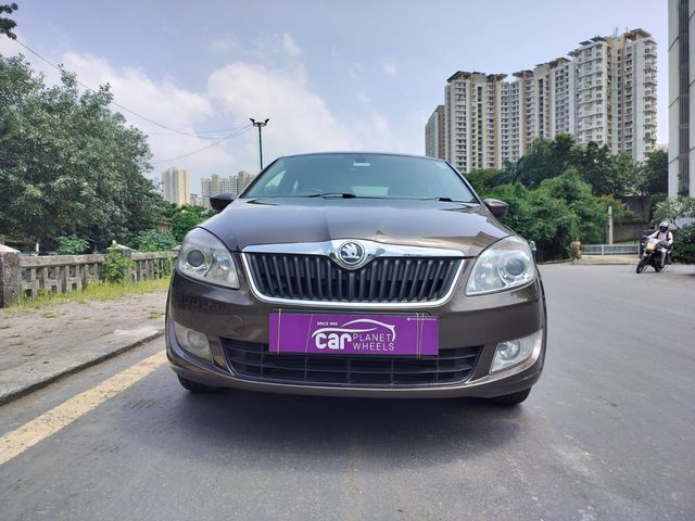 Skoda Rapid 1.5 TDI AT स्टाइल प्लस Second-hand 2016 Skoda Rapid 1.5 TDI AT स्टाइल प्लस for sale in Thane