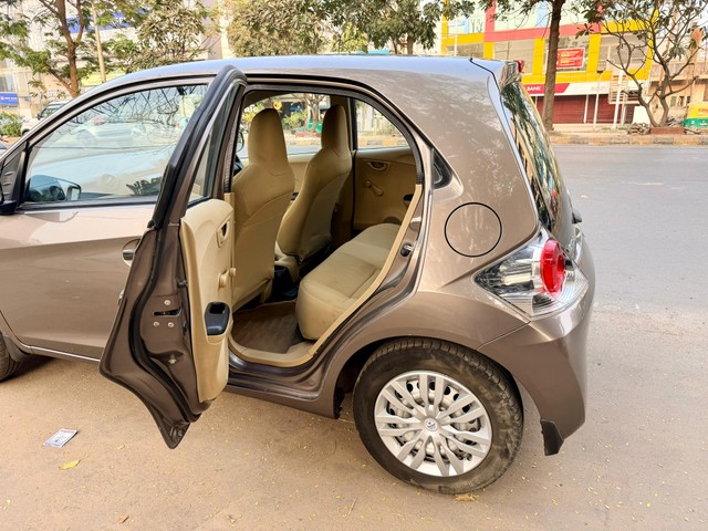 Second-hand 2016 Honda Brio E MT for sale in Vadodara-13
