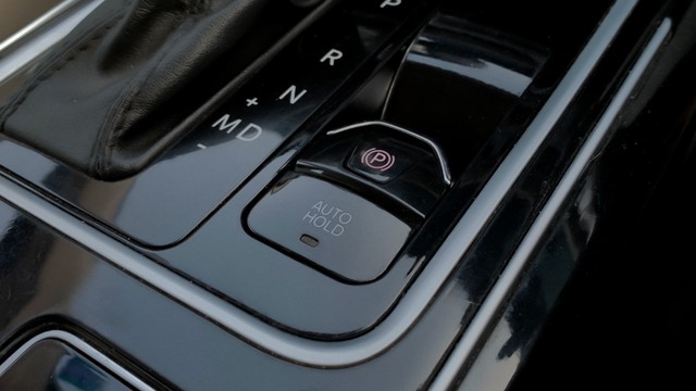 Second-hand 2023 Mahindra XUV700 AX7 7Str AT for sale in New Delhi-19