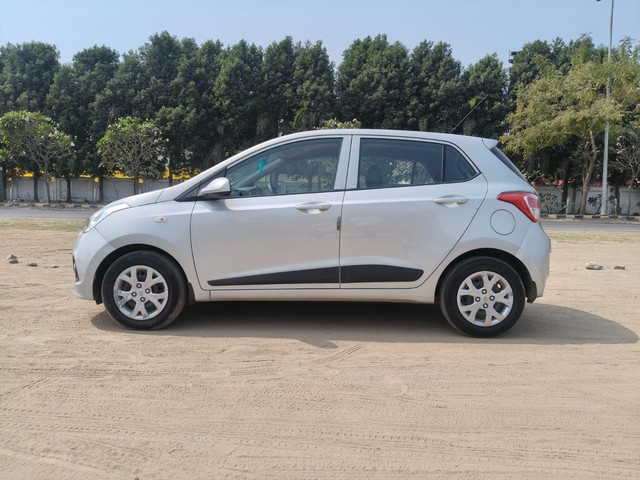 Second-hand 2016 Hyundai Grand i10 Magna for sale in Vadodara-3
