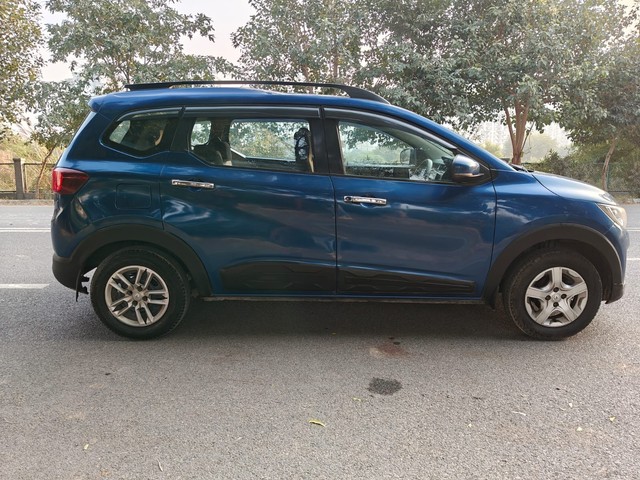Second-hand 2021 Renault Triber RXT BSVI for sale in Noida-1