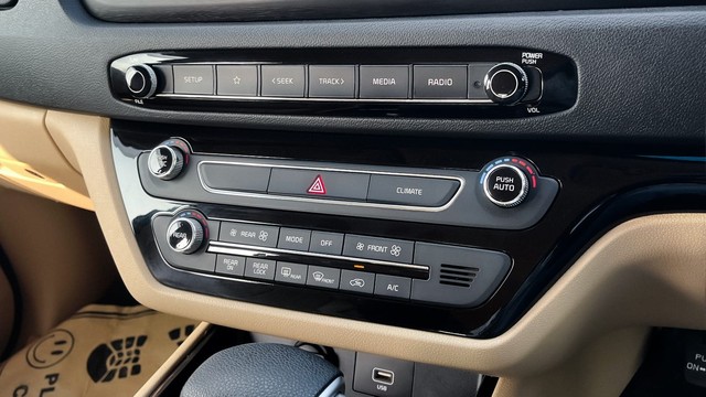 Second-hand 2021 Kia Carnival Premium for sale in New Delhi-28