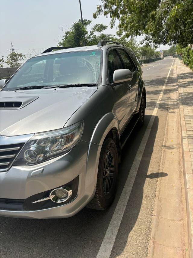 https://images10.gaadi.com/usedcar_image/UP1A.231005.007/original/ceed64b5-cb95-4f4e-8eaf-c4e468dce722.jpg?imwidth=6402