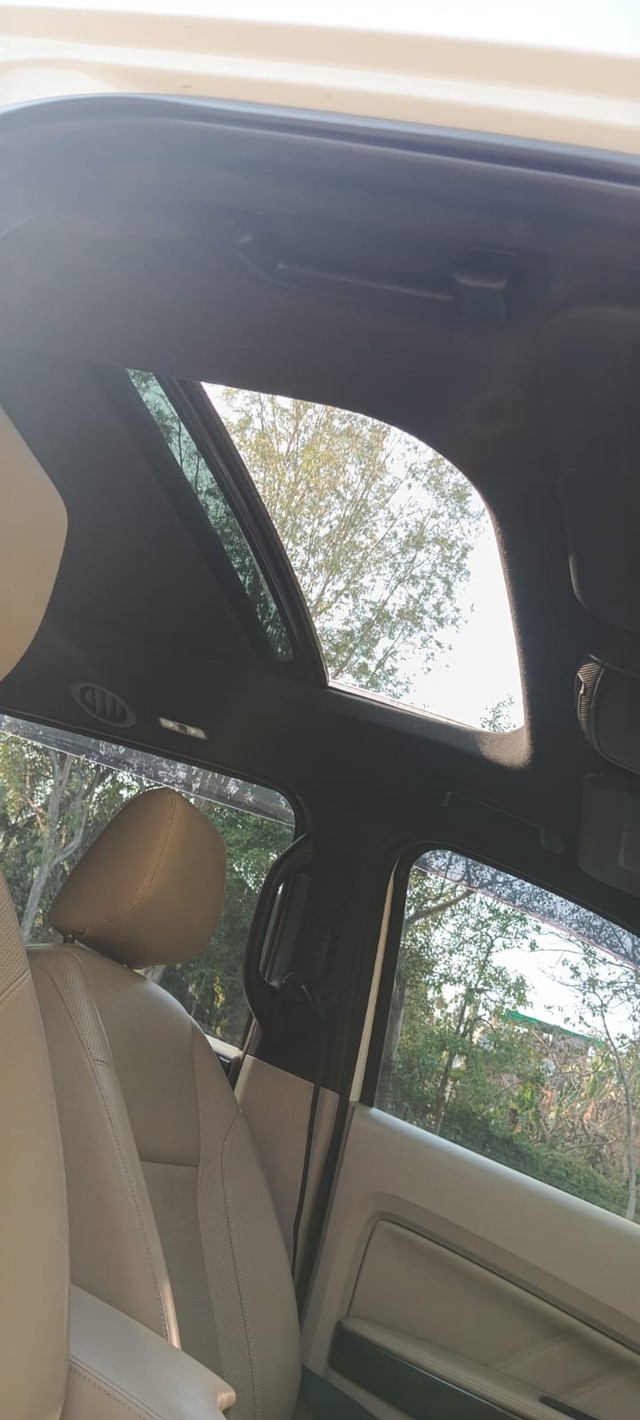 Ford Endeavour 3.2 Titanium AT 4X4 Second-hand 2017 Ford Endeavour 3.2 Titanium AT 4X4 for sale in New Delhi-7