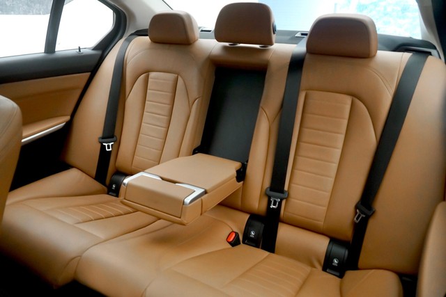 Second-hand 2023 BMW 3 Series Long Wheelbase 320Ld M Sport GL for sale in New Delhi-19