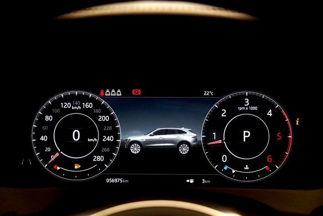 Second-hand 2019 Jaguar F-Pace Prestige 2.0 AWD for sale in New Delhi-4