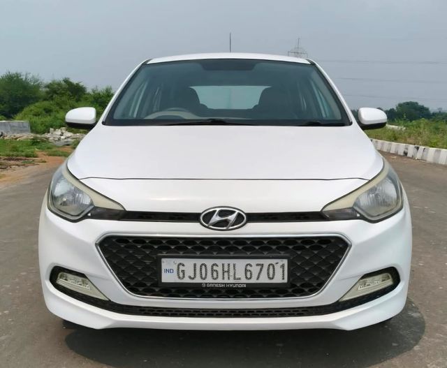 Hyundai i20 मैग्ना 1.2 Second-hand 2014 Hyundai i20 मैग्ना 1.2 for sale in Vadodara