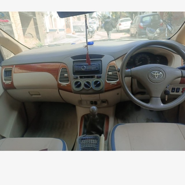 Second-hand 2007 Toyota Innova 2.5 E for sale in Lucknow-2