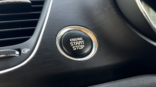 Second-hand 2021 Kia Carnival Premium for sale in New Delhi-19