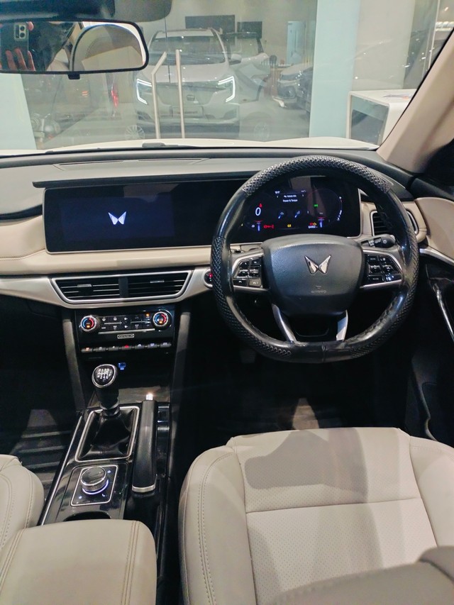 Second-hand 2022 Mahindra XUV700 AX7 Diesel BSVI for sale in Jaipur-7