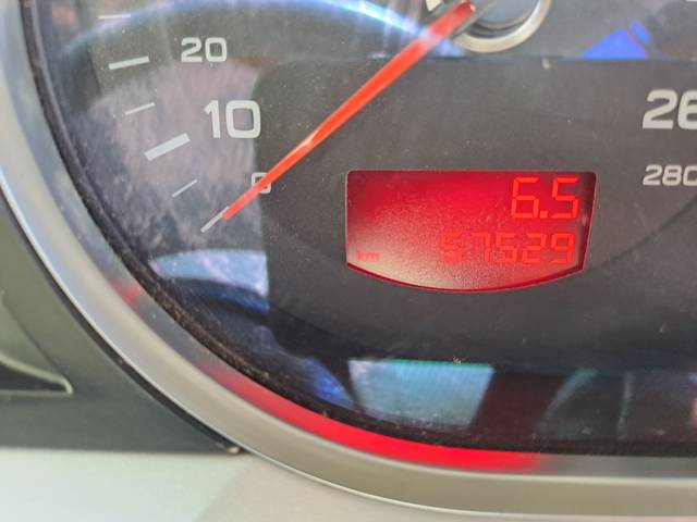 https://images10.gaadi.com/usedcar_image/UP1A.231005.007/original/e04b98a1-08e2-4f71-b42a-f3eeed8d1b00.jpg?imwidth=6402