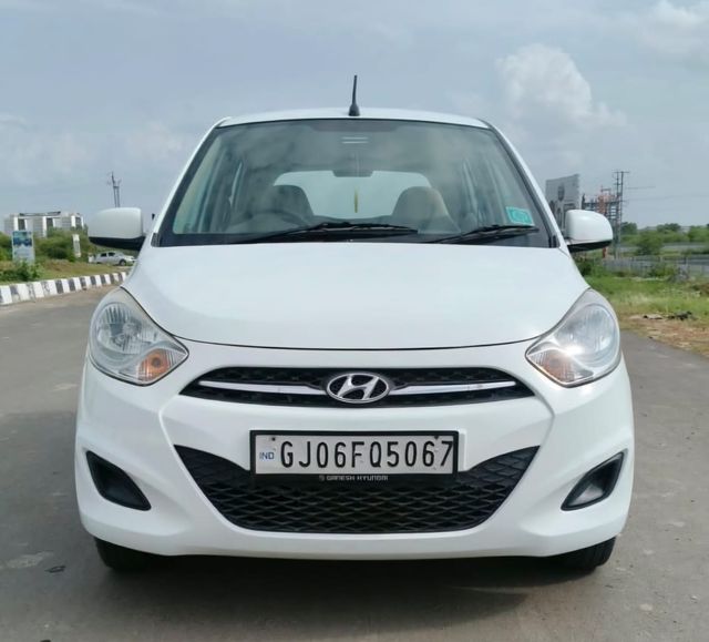 Hyundai i10 Magna Second-hand 2013 Hyundai i10 Magna for sale in Vadodara