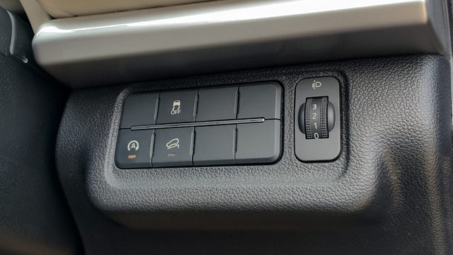 Second-hand 2023 Mahindra XUV700 AX7 7Str AT for sale in New Delhi-27