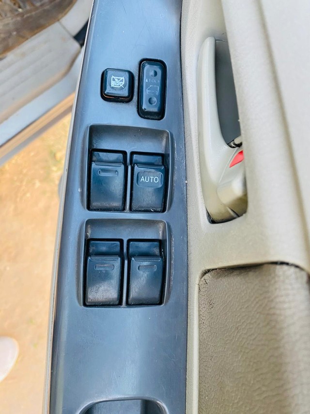 Second-hand 2010 Toyota Innova 2.5 E for sale in Ahmedabad-6