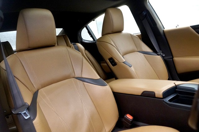 Second-hand 2019 Lexus ES 300h for sale in New Delhi-19