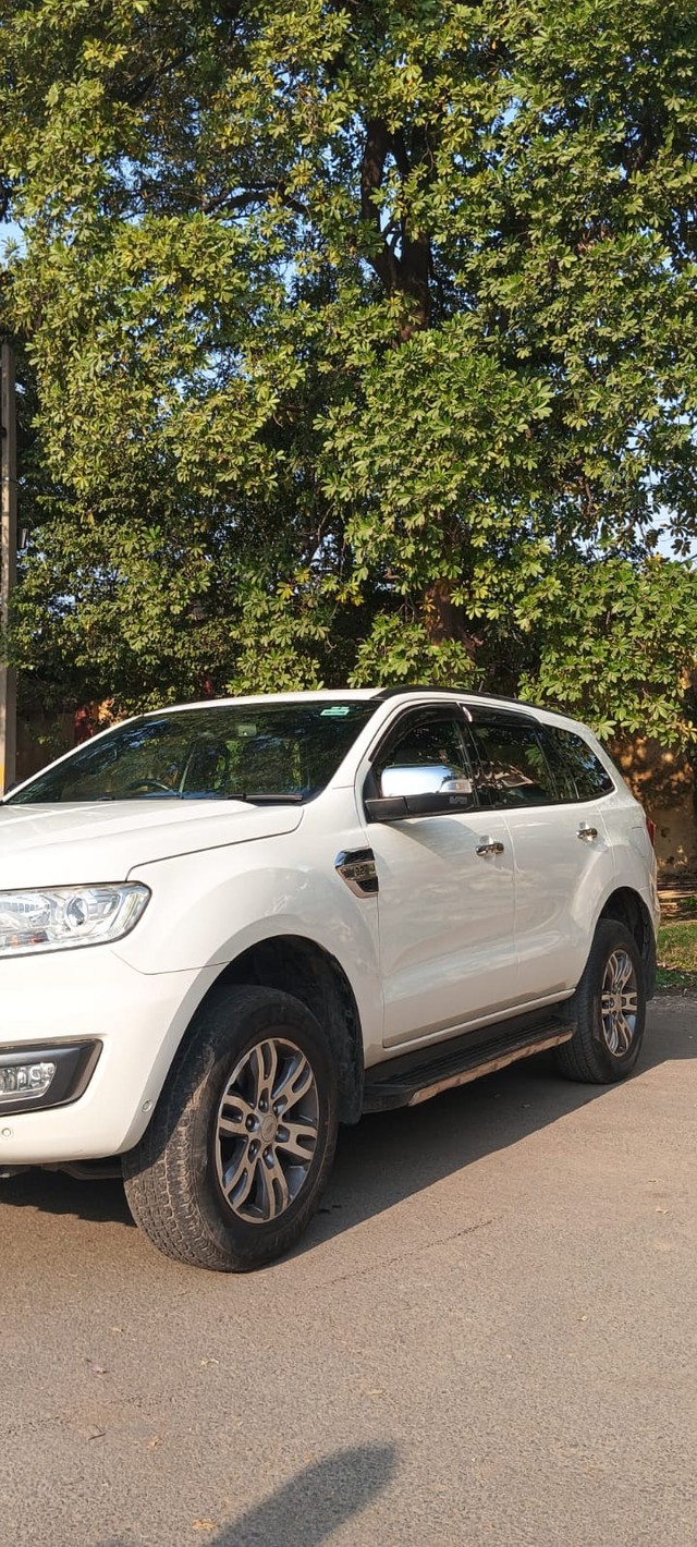 Ford Endeavour 3.2 Titanium AT 4X4 Second-hand 2017 Ford Endeavour 3.2 Titanium AT 4X4 for sale in New Delhi-9