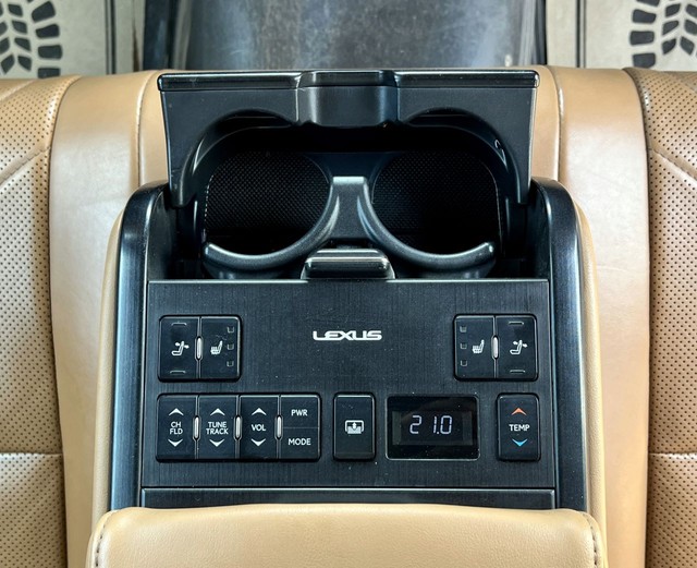 Second-hand 2019 Lexus ES 300h for sale in New Delhi-16